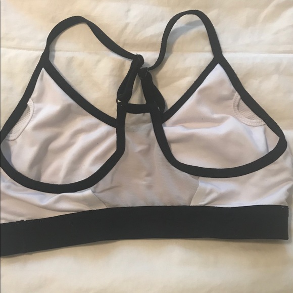 Nike sports bra - Picture 2 of 3